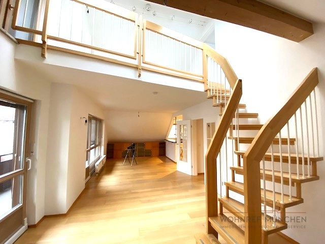 Teppenaufgang zur Galerie