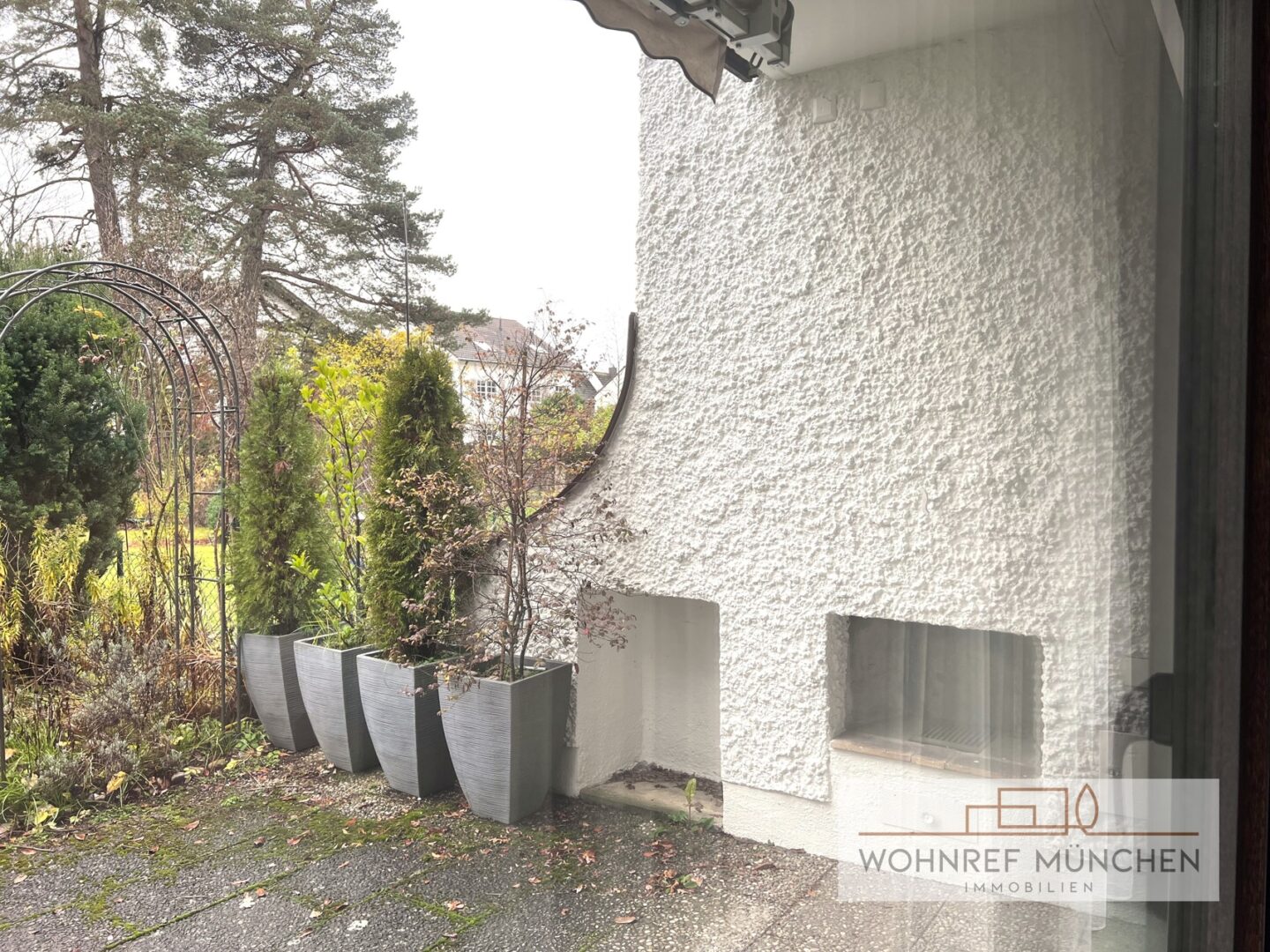 Südterrasse mit offenem Kamin