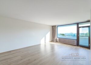 großzügiges Wohnzimmer
