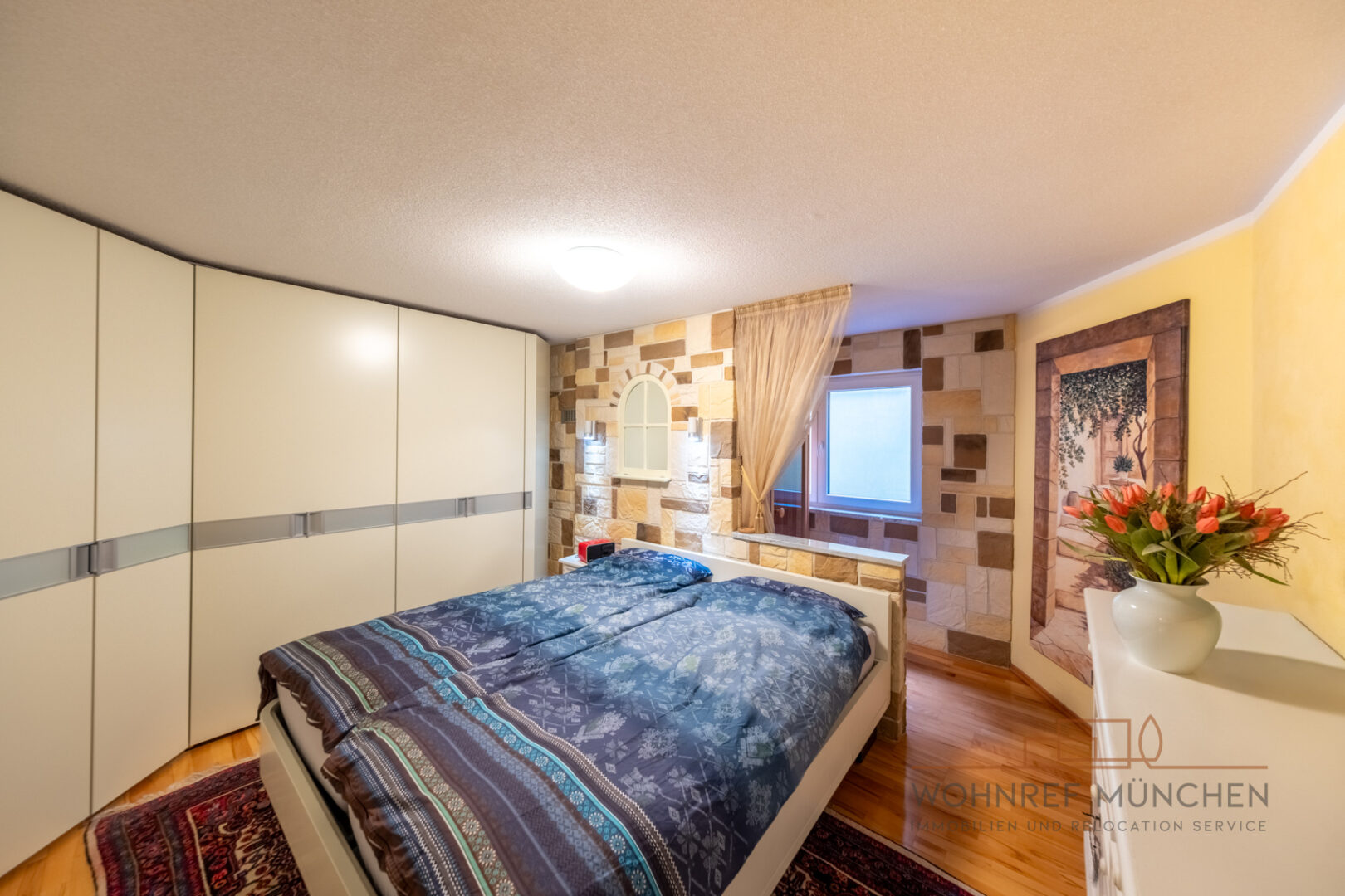 Schlafzimmer mit Blick zur Sauna