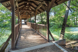 Brücke zum Wasserschloss