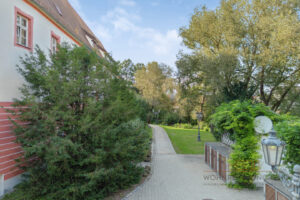 Rundweg ums Schloss